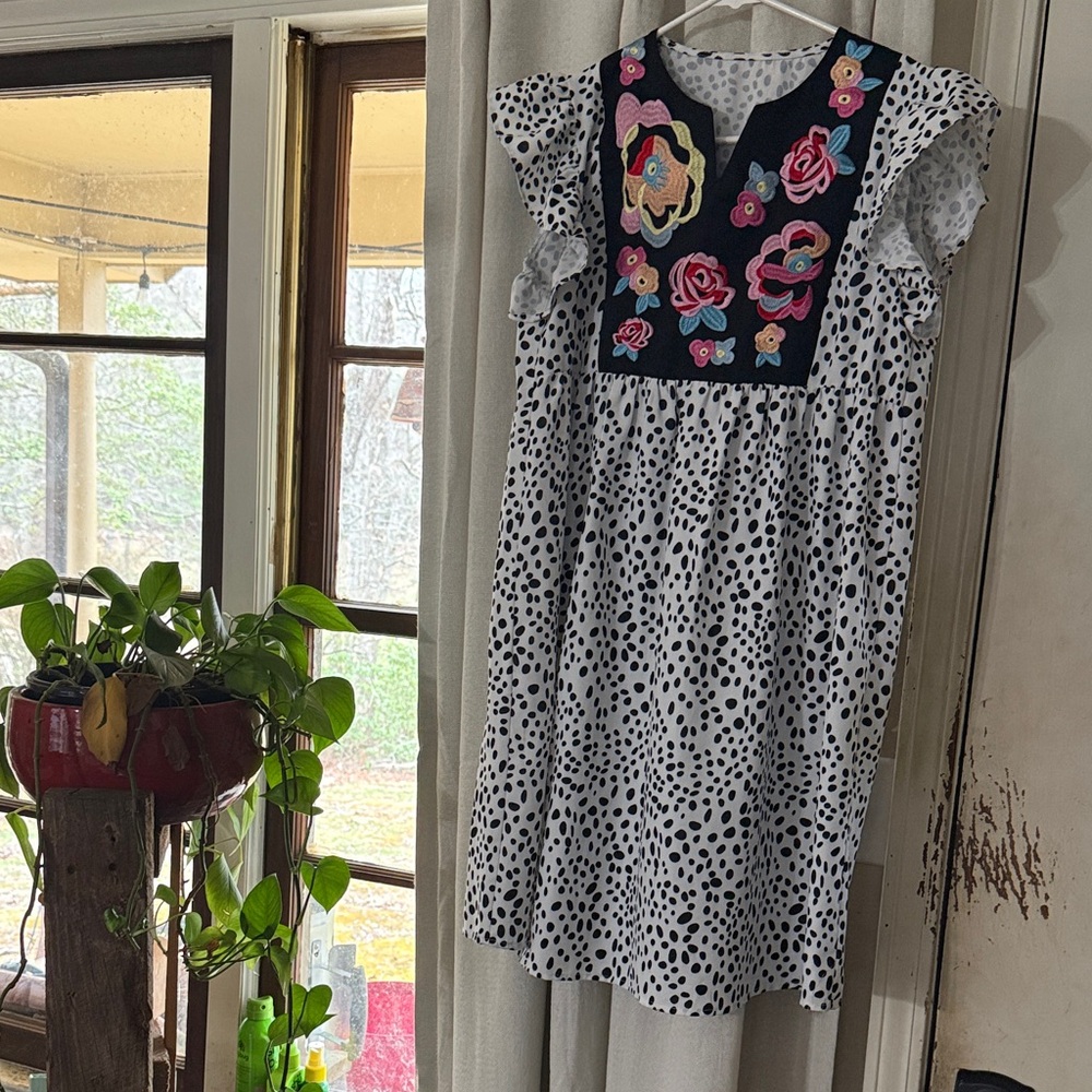 Sample Umgee Black and White with Floral Embroidery - New Without Tags